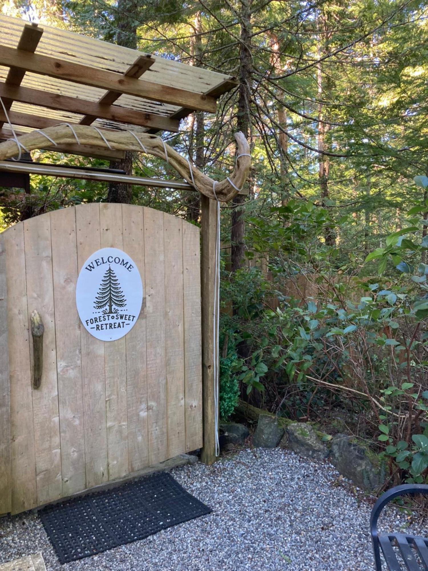 Forest Sweet Retreat Hot Tub & Wood Fired Sauna Ucluelet Exterior foto